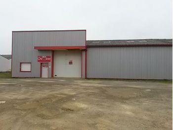 Location à SAINT AUBIN DU CORMIER - 780m² à 1600 € - vue 1