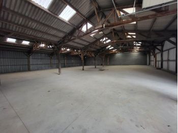 Location à SAINT AUBIN DU CORMIER - 780m² à 1600 € - vue 2