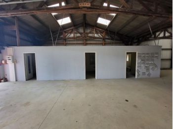 Location à SAINT AUBIN DU CORMIER - 780m² à 1600 € - vue 4