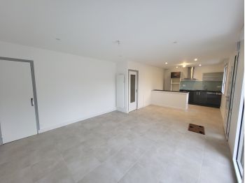 Location à TALENSAC - 75m² à 900 € - vue 6