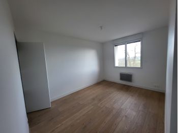 Location à TALENSAC - 75m² à 900 € - vue 9