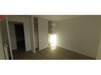 Location à ORGERES - 135m² à 1190 € - vue 3